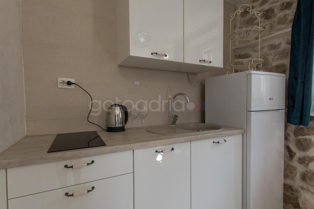 Holiday Home Godinj Donje Rascane Bagian luar foto