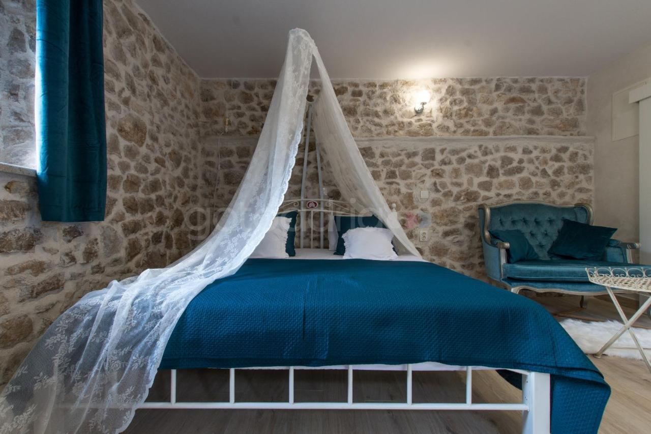 Holiday Home Godinj Donje Rascane Bagian luar foto