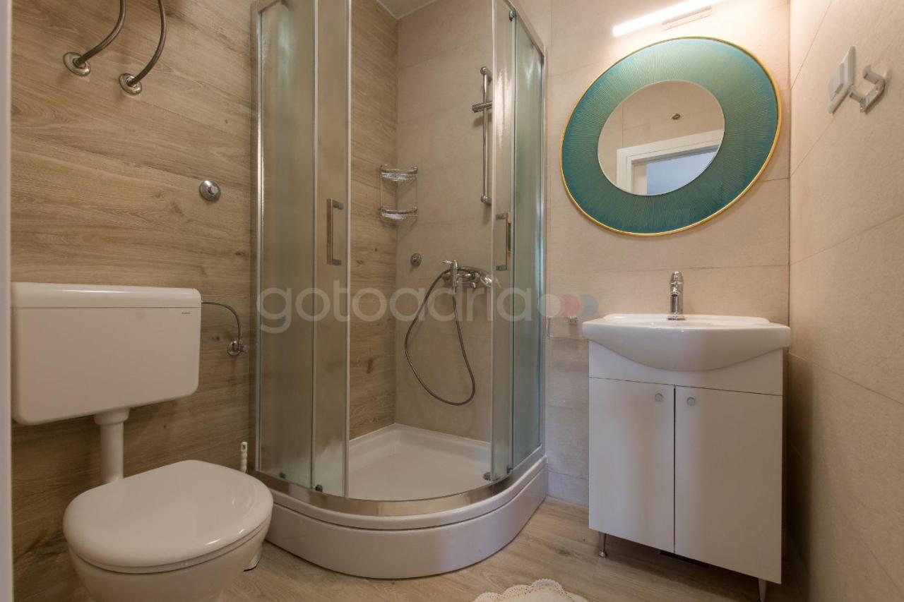 Holiday Home Godinj Donje Rascane Bagian luar foto