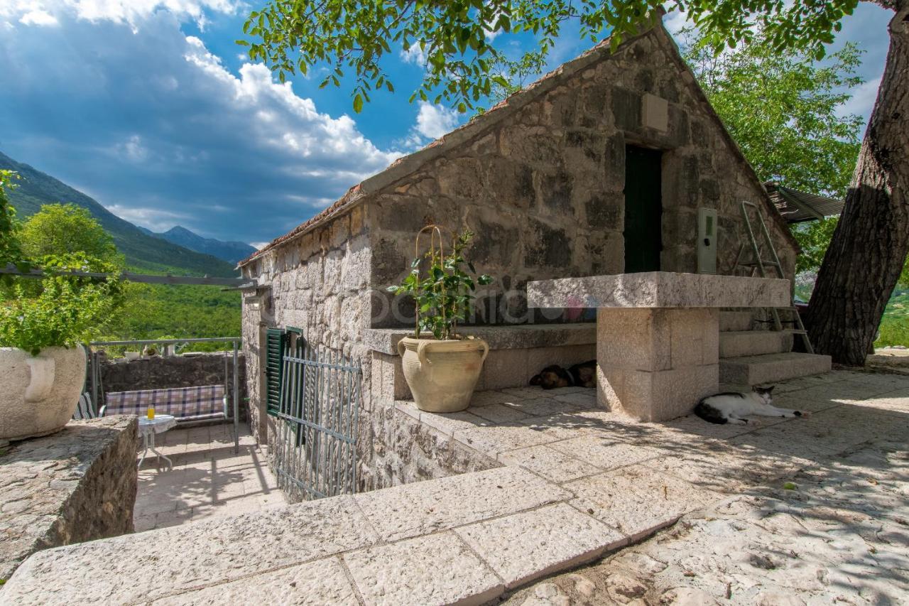 Holiday Home Godinj Donje Rascane Bagian luar foto