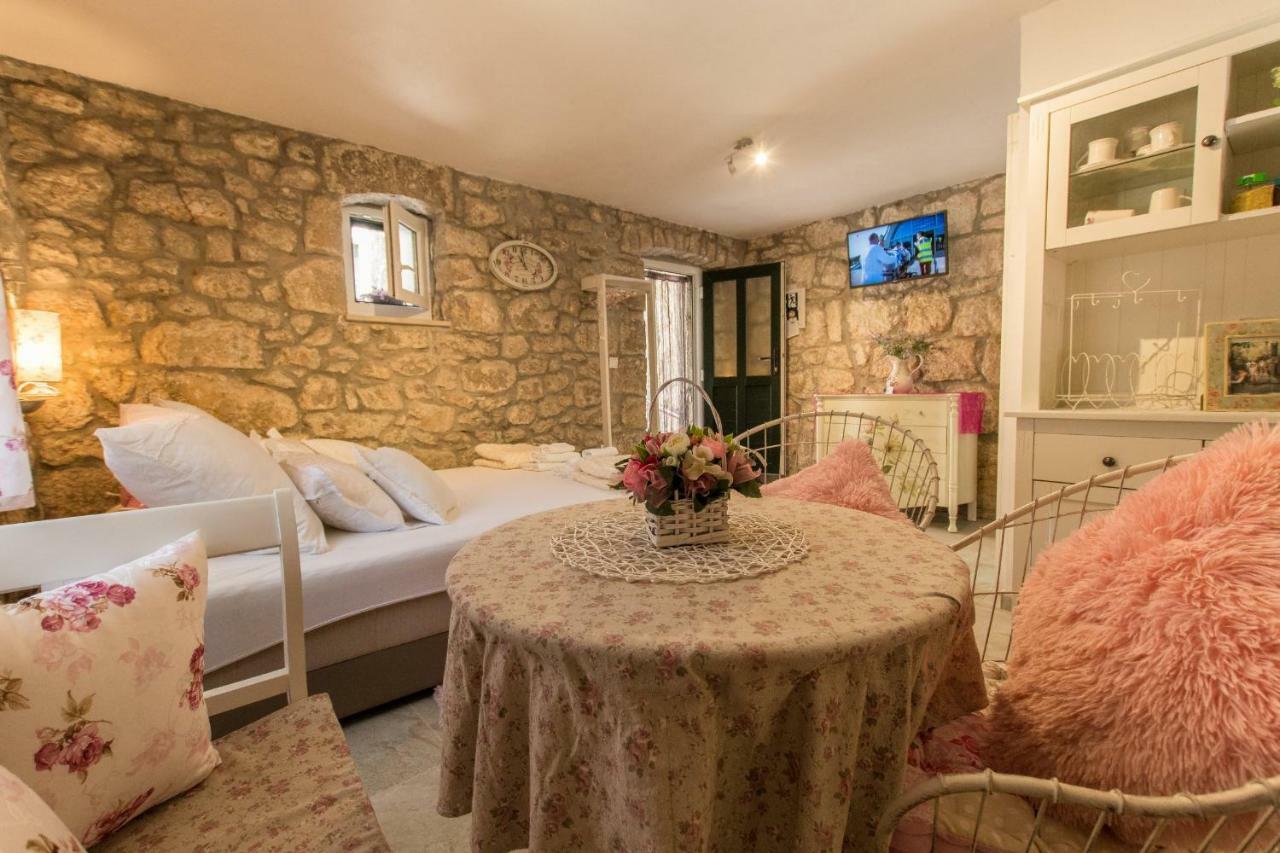Holiday Home Godinj Donje Rascane Bagian luar foto