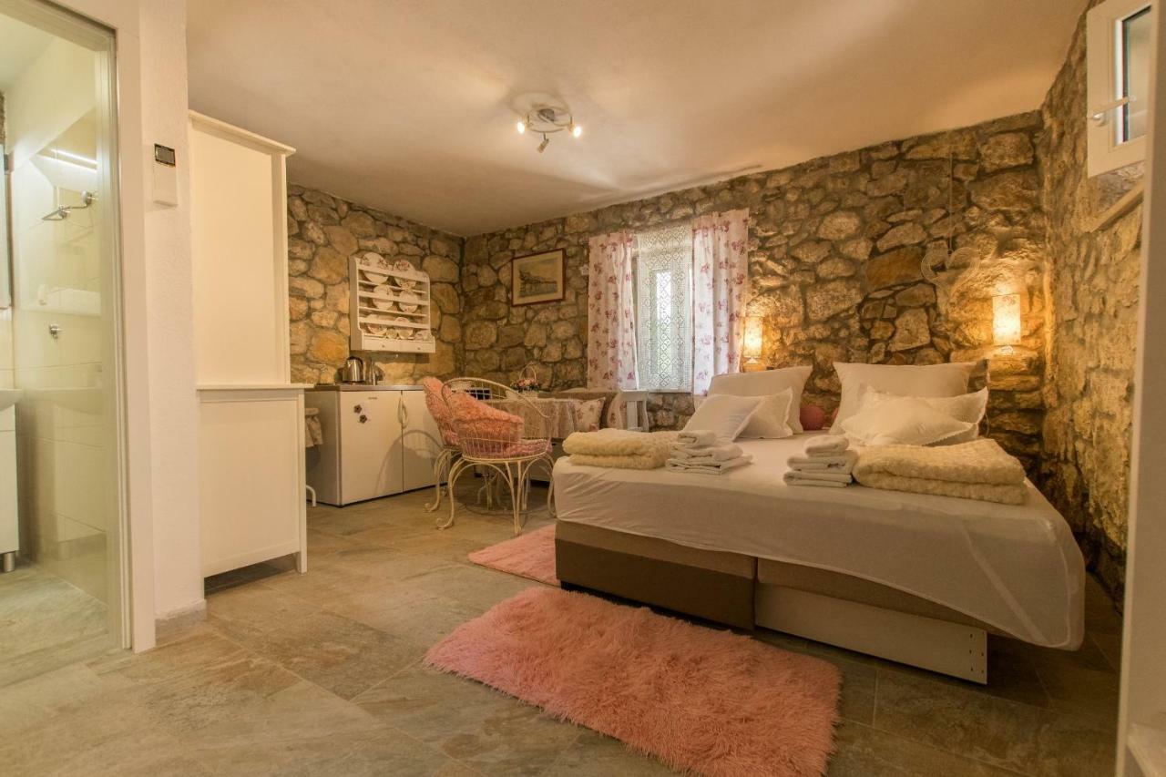 Holiday Home Godinj Donje Rascane Bagian luar foto