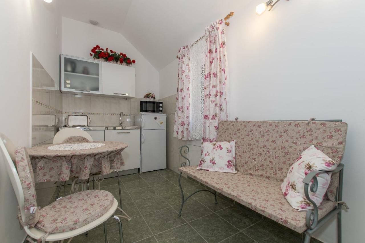 Holiday Home Godinj Donje Rascane Bagian luar foto