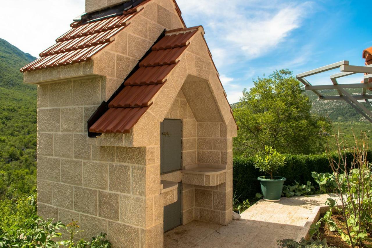 Holiday Home Godinj Donje Rascane Bagian luar foto