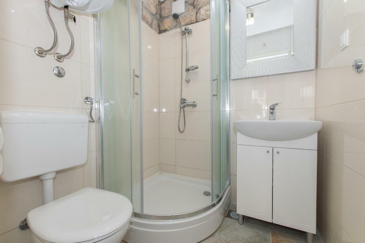 Holiday Home Godinj Donje Rascane Bagian luar foto