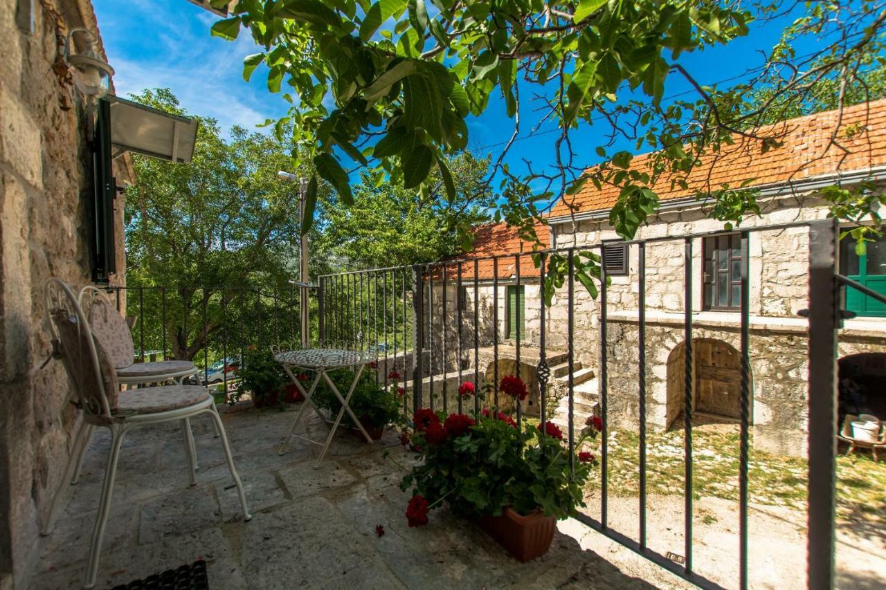 Holiday Home Godinj Donje Rascane Bagian luar foto