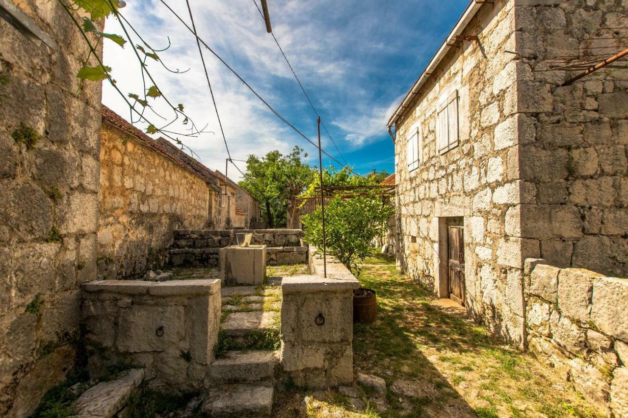 Holiday Home Godinj Donje Rascane Bagian luar foto