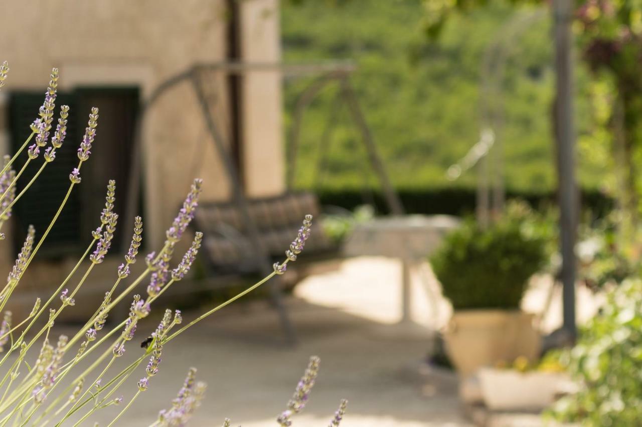 Holiday Home Godinj Donje Rascane Bagian luar foto