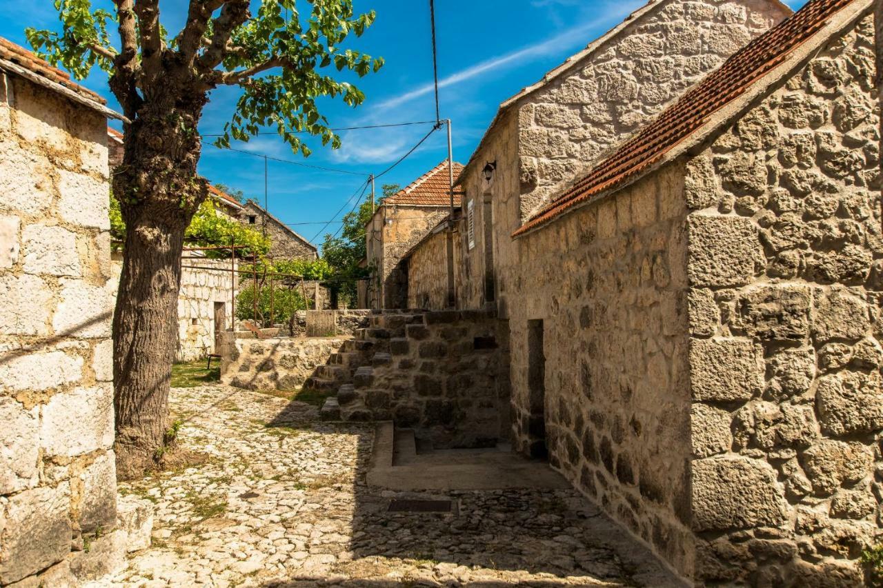 Holiday Home Godinj Donje Rascane Bagian luar foto